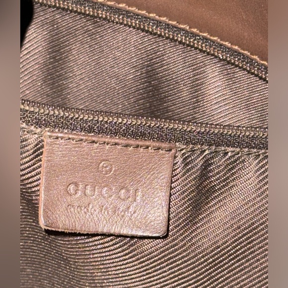 Gucci Signature GG Canvas Bucket Tote - Picture 6 of 9